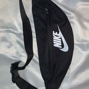 BRAND NEW: Nike Fanny Pack